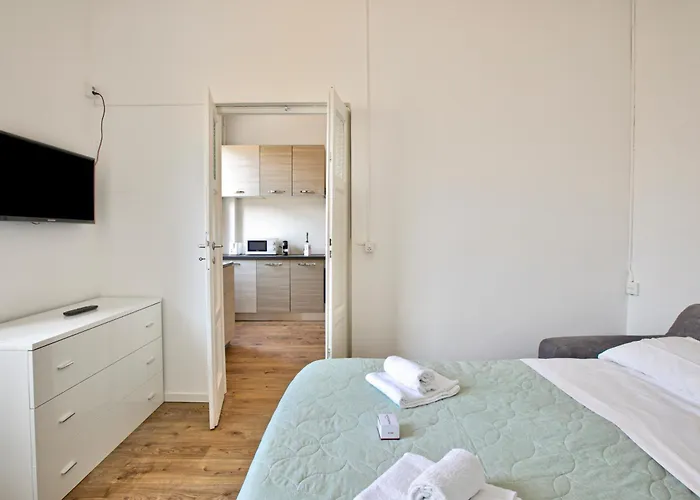 Daire Dream Of Downtown - Happy